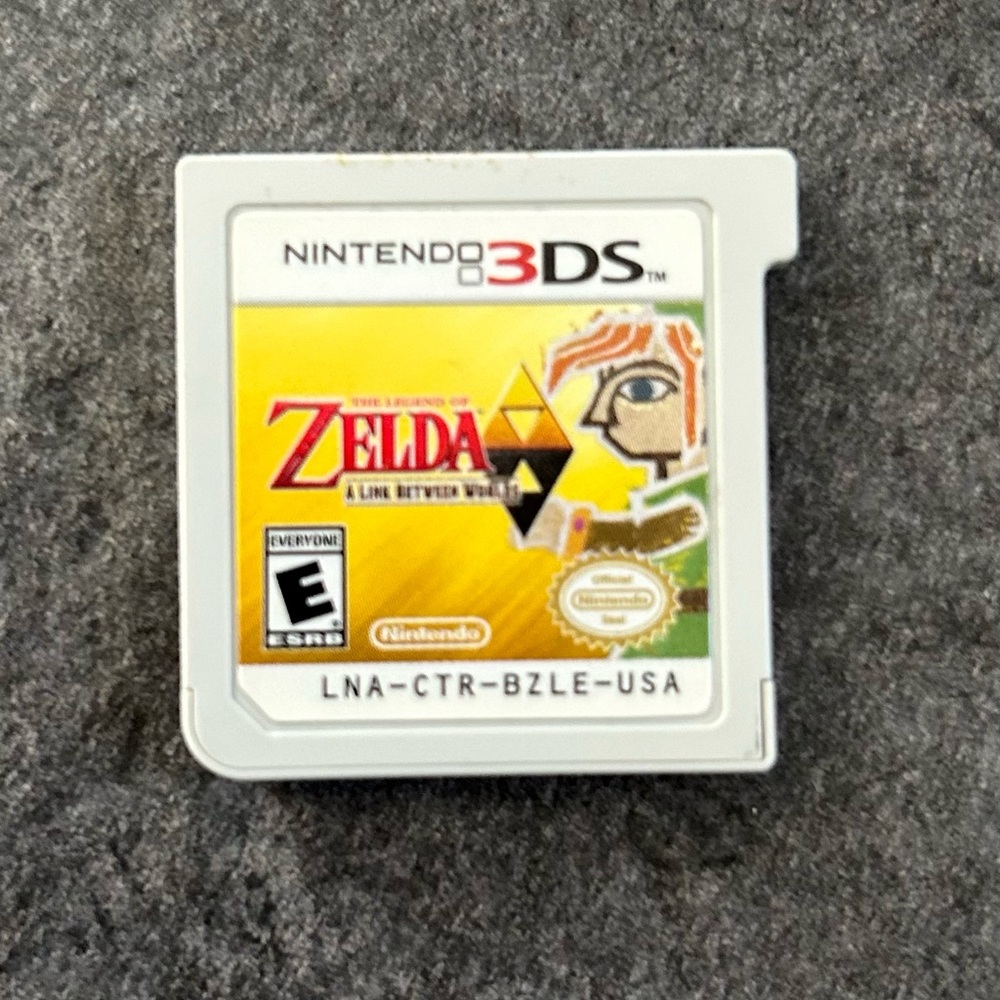 Nintendo 3DS The Legend of Zelda: A Link Between Worlds video game, no case